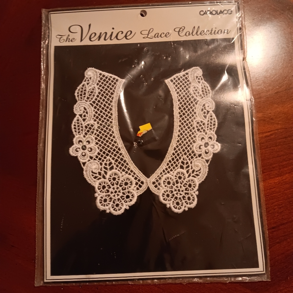 Lace collar